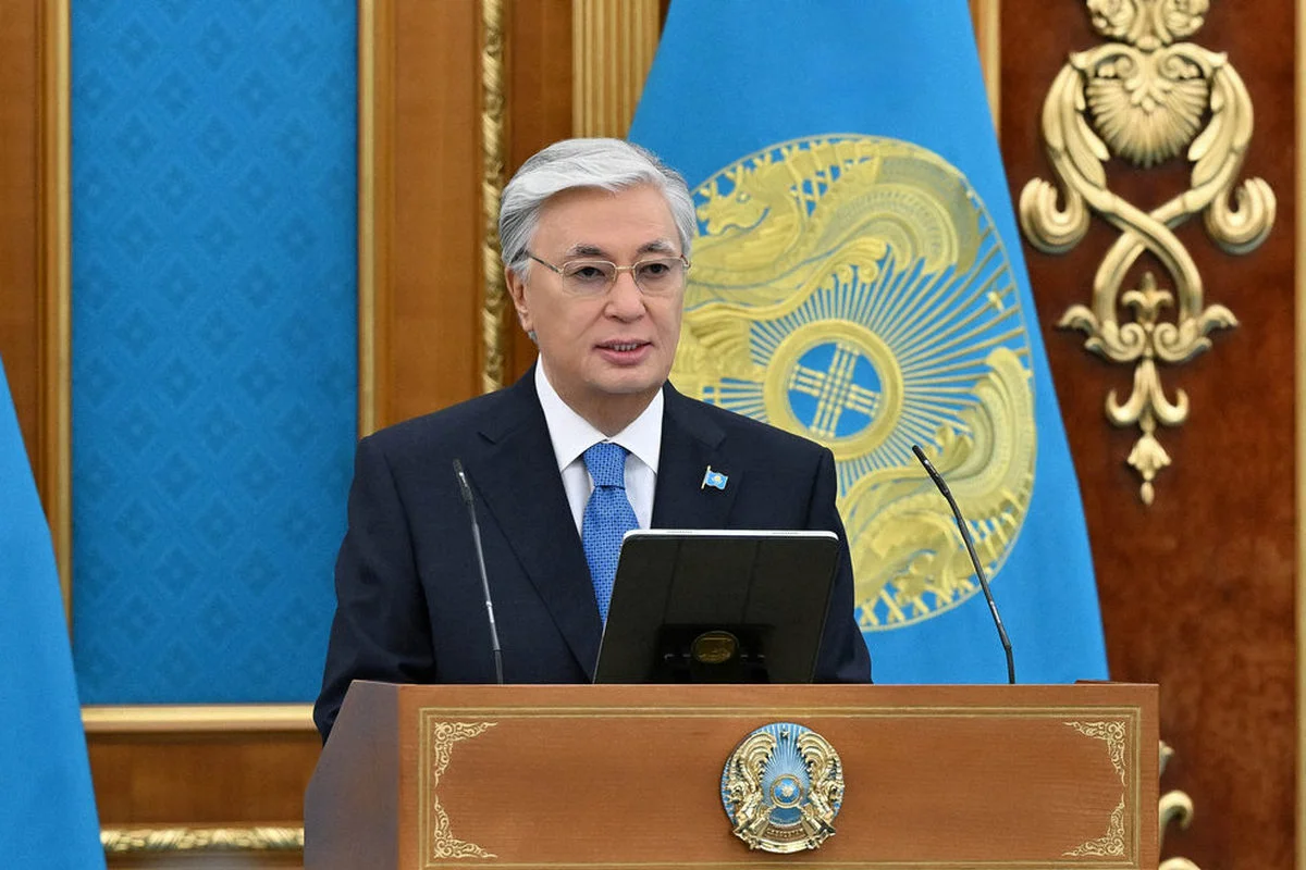 Касым-Жомарт Токаев поздравил казахстанцев с Днем Конституции