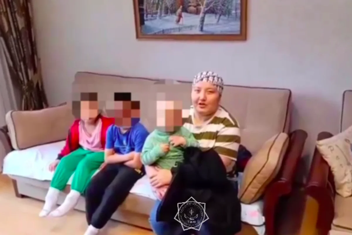 Задыхались в дыму: пожарные спасли малышей из горящей квартиры в Караганде (ВИДЕО)