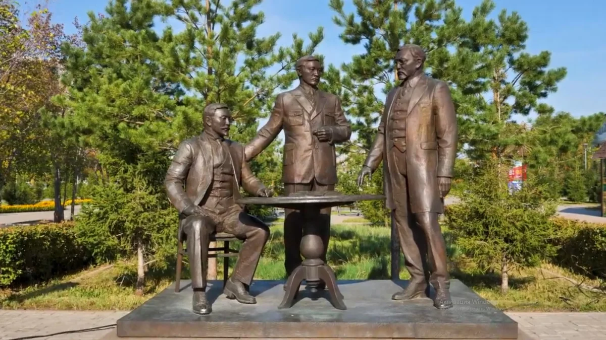 Церемония возложения цветов к памятнику «Деятели Алаша» прошла в Астане