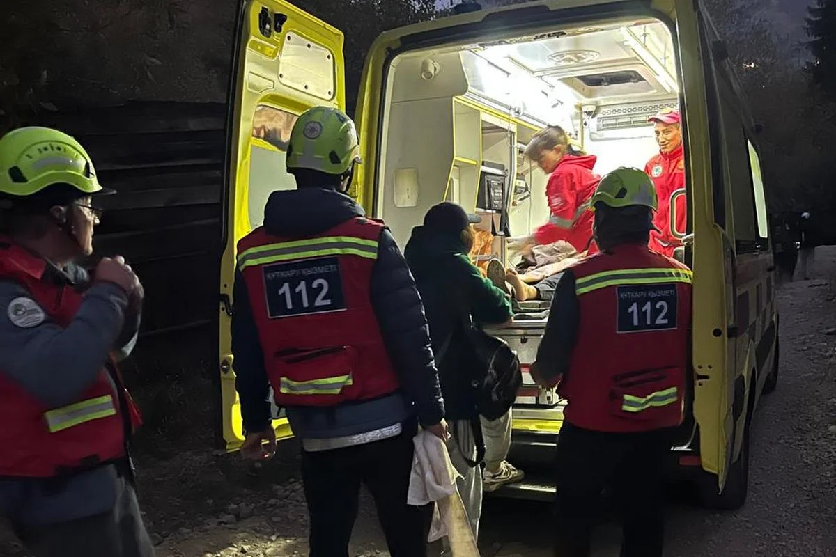 Спасатели дважды выезжали на помощь пострадавшим в горах Алматы туристкам