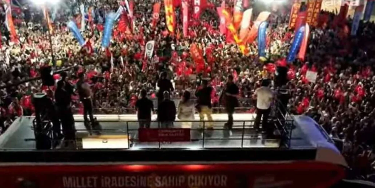 Антиправительственные протесты вспыхнули в Стамбуле (ВИДЕО)