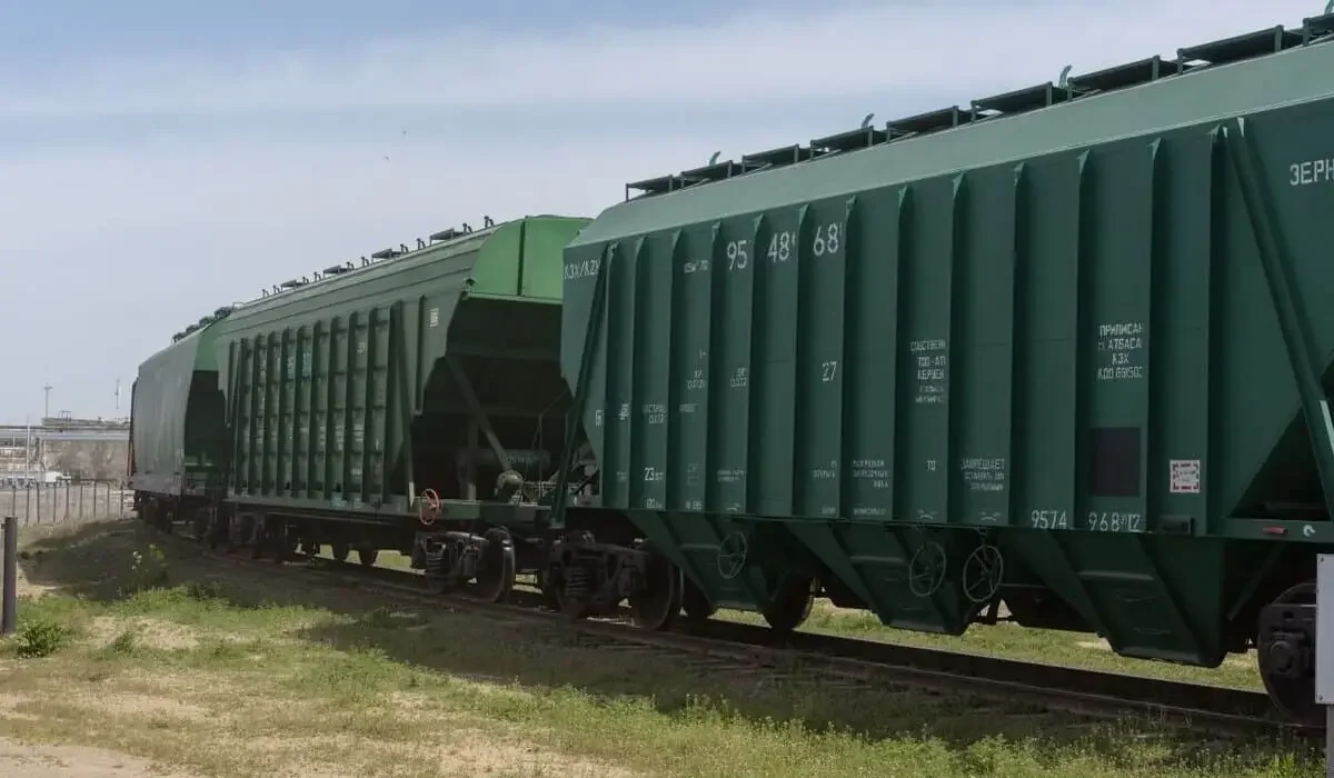 Токаев поручил развить контейнерные перевозки в Казахстане