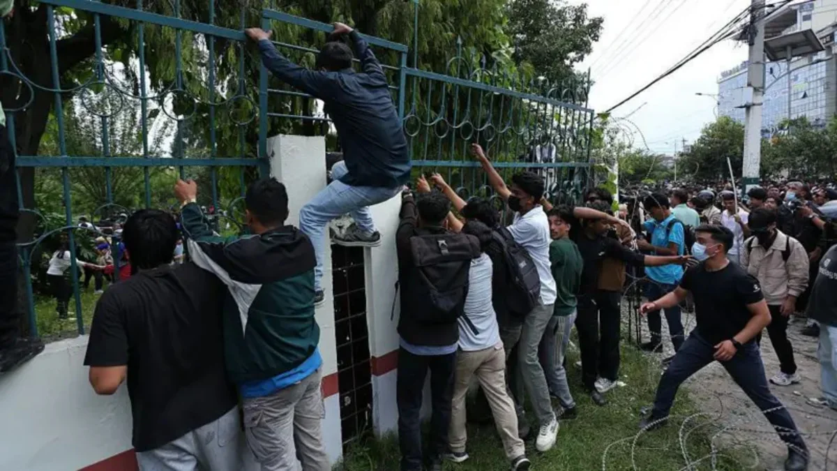 Премьер-министр Непала подал в отставку после протестов, в ходе которых погибли 21 человек