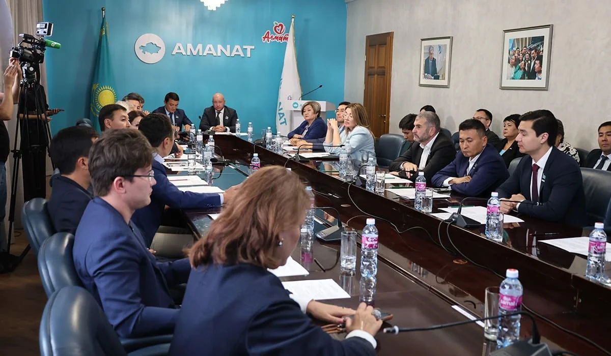 Фракция «AMANAT» в Алматы поддержала Послание президента Токаева