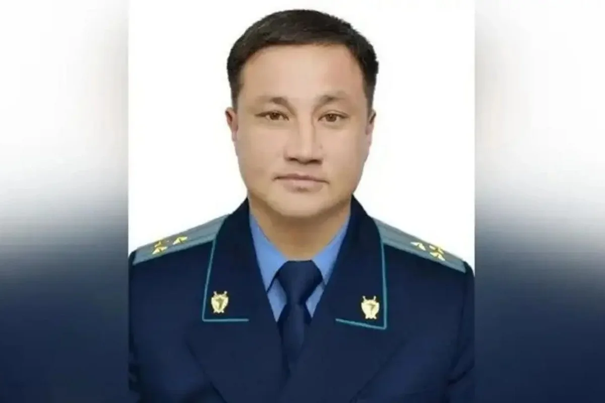 Задержание в аэропорту Алматы: прокурора Актау временно отстранили от должности