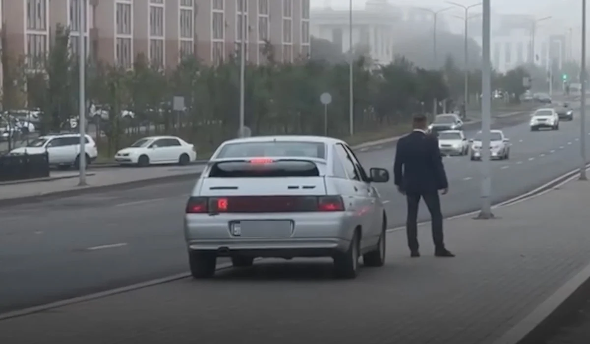 «Мужчина – красавчик»: пешеход не позволил водителю ехать по тротуару в Астане (ВИДЕО)