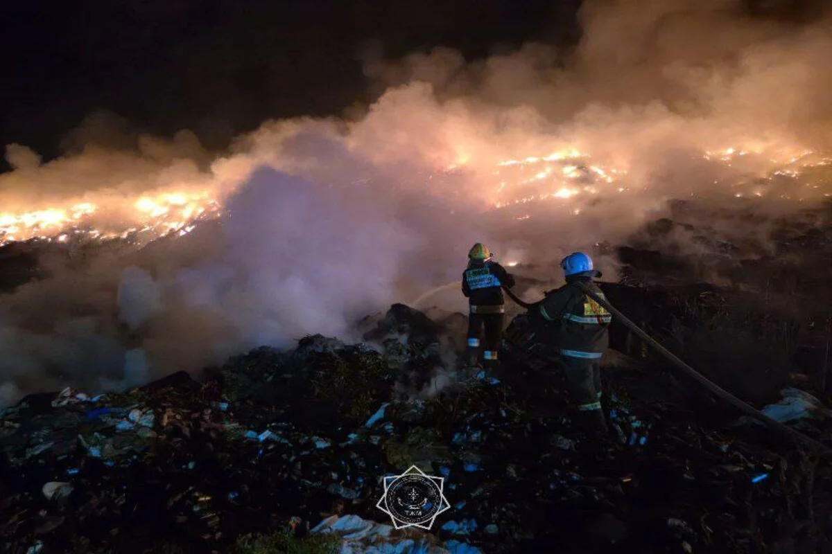 Пожар на мусорном полигоне в Алматинской области: перекрыта важная трасса