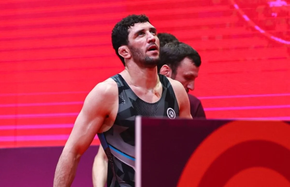 Олимпийский чемпион сломал четыре зуба на чемпионате мира по борьбе