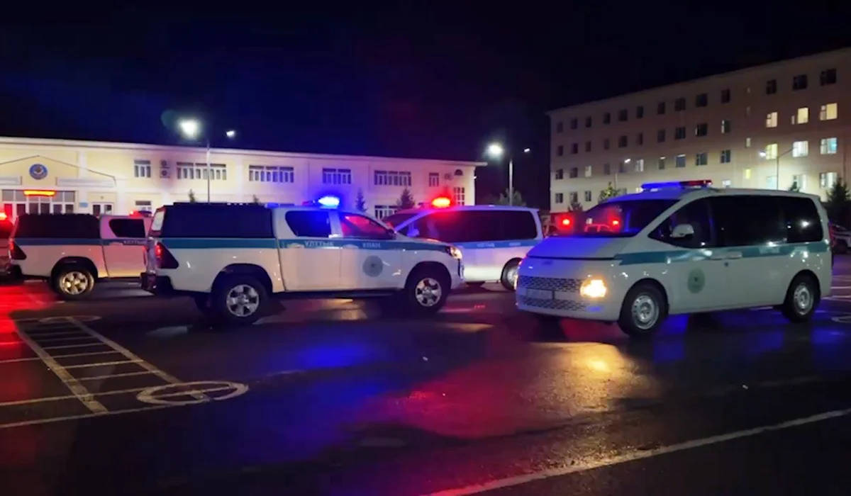 Нацгвардейцы на новых авто станцевали «осенний вальс» в Астане (ВИДЕО)