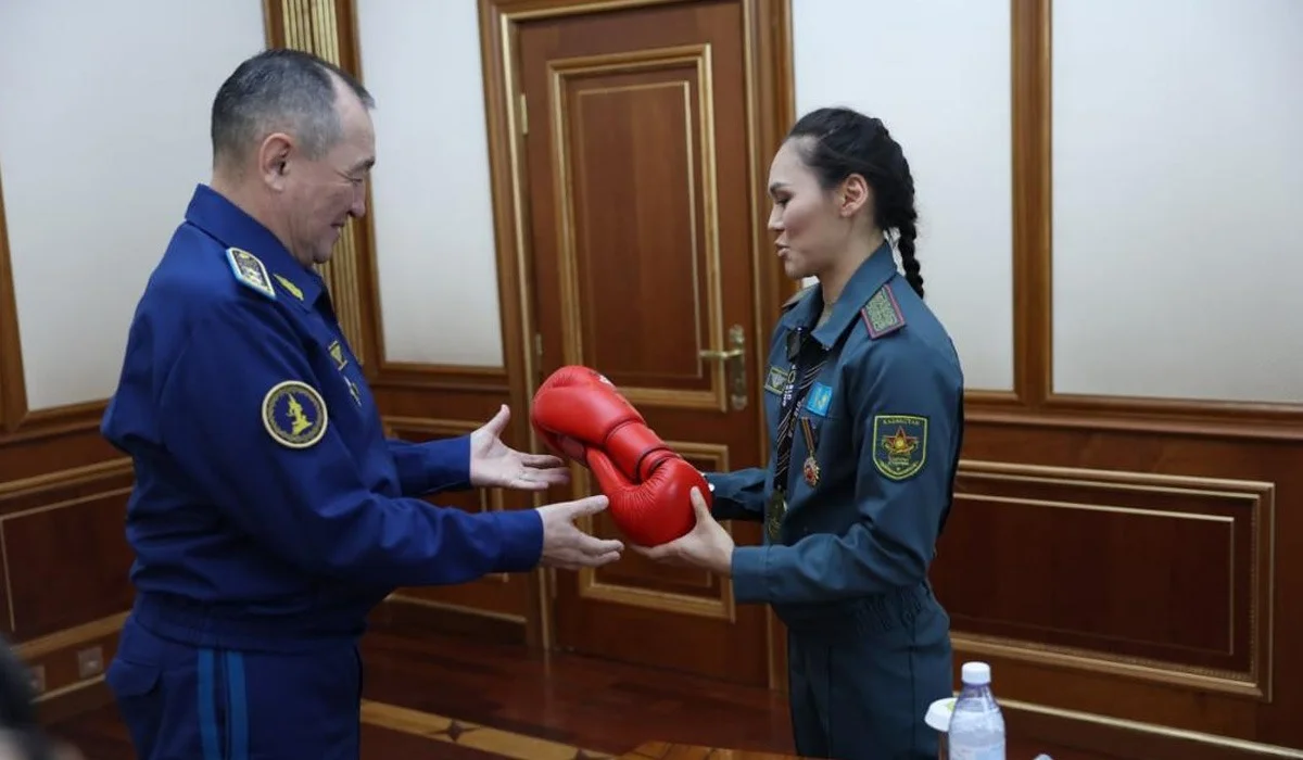 Двукратная чемпионка мира Алуа Балкибекова получила госнаграду от Минобороны