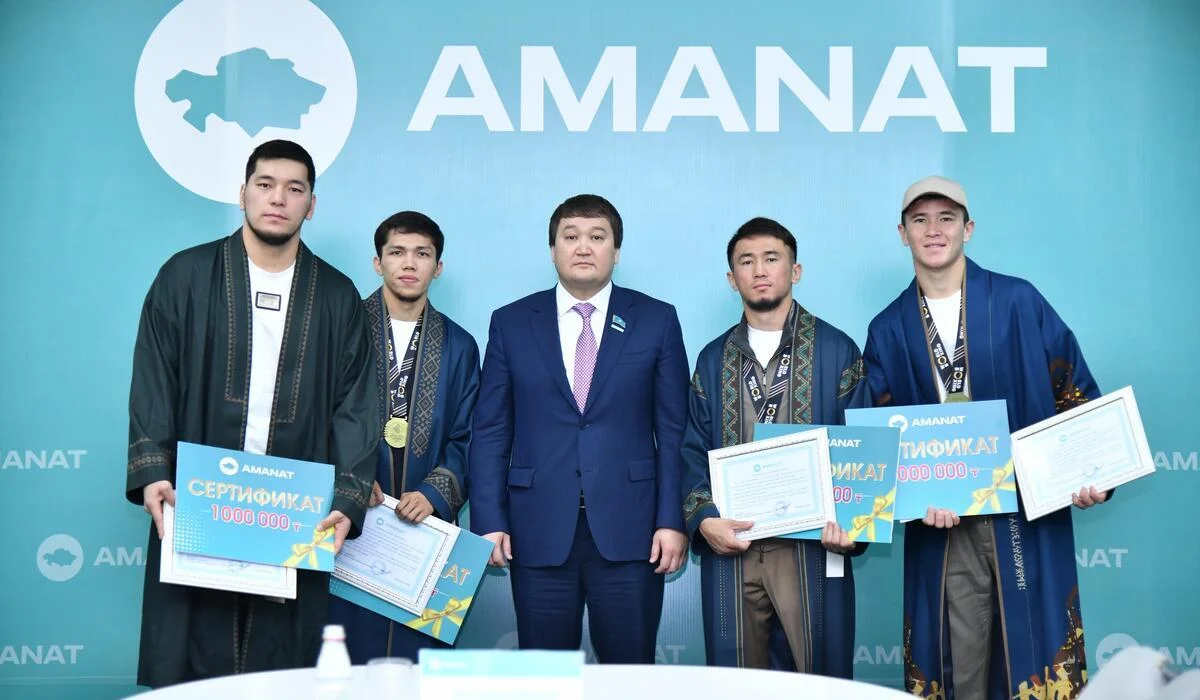 В Шымкенте наградили чемпионов мира по боксу: «AMANAT» отметил героев спорта