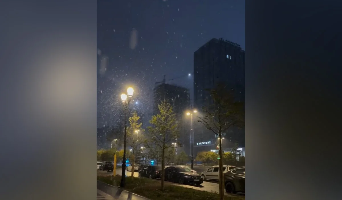 Первый снег выпал в Астане: горожане делятся кадрами в соцсетях (ВИДЕО)