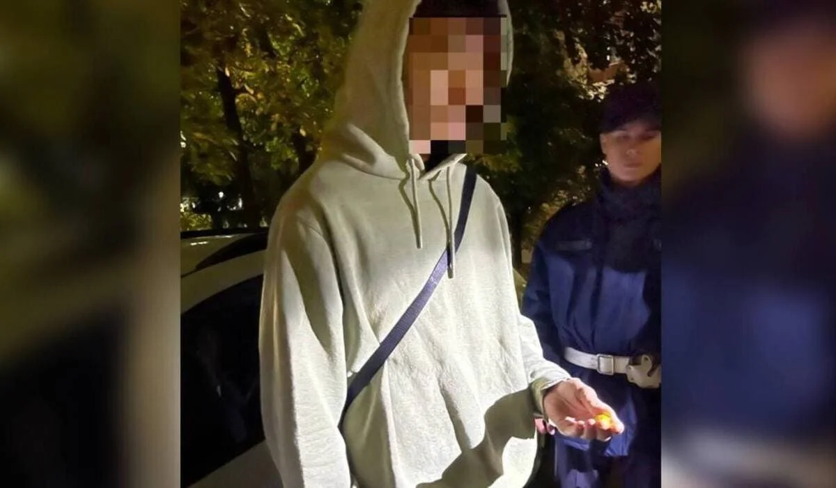 Выдала вспышка телефона: молодого парня задержали в Уральске