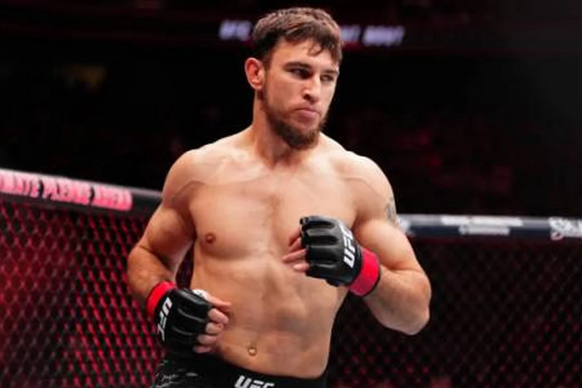 Полным разгромом закончился бой казахстанца с соперником из США в UFC
