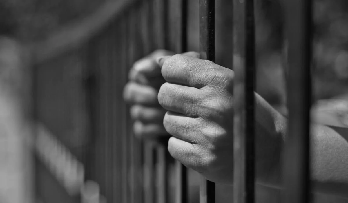 Два самоубийства, вымогательства и пожар: участников криминальной драмы осудили в Кокшетау