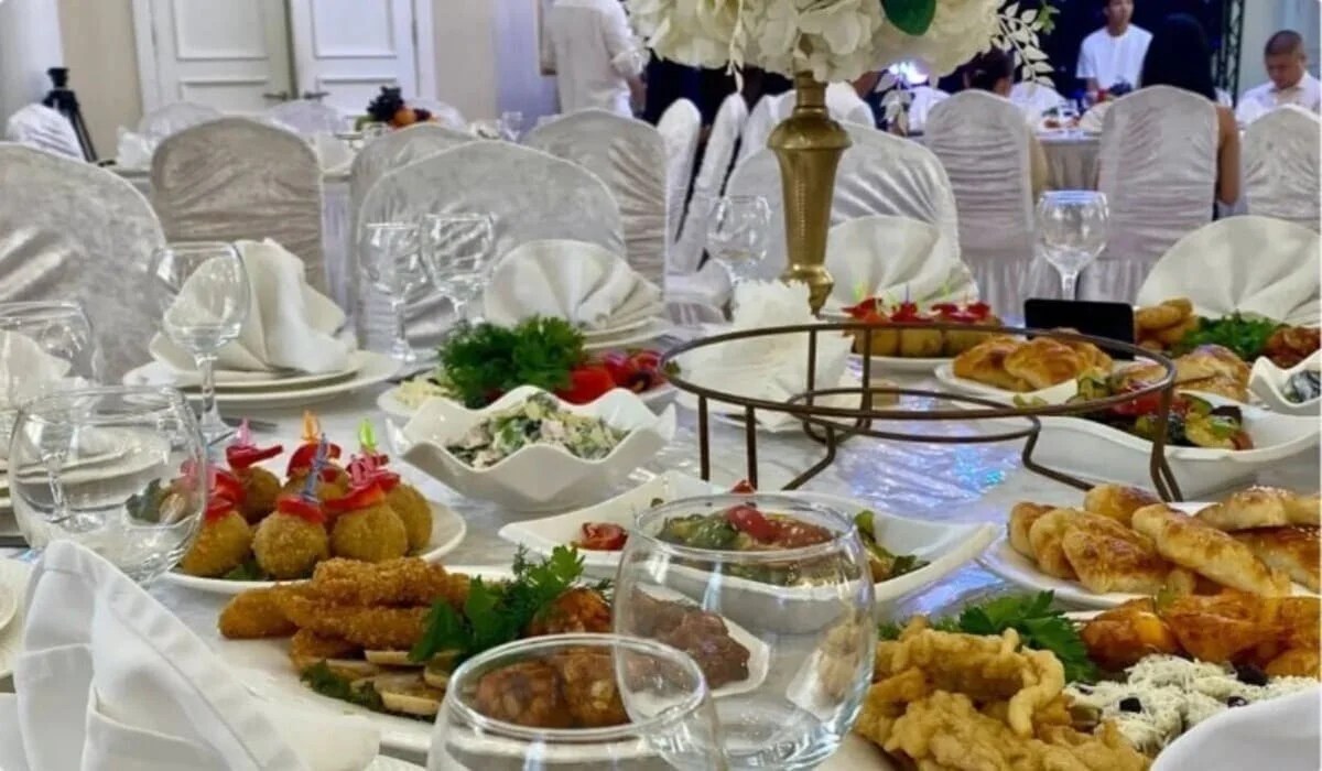 Мясо отсутствовало, пироги подменили: казахстанка устроила банкет – и сильно пожалела