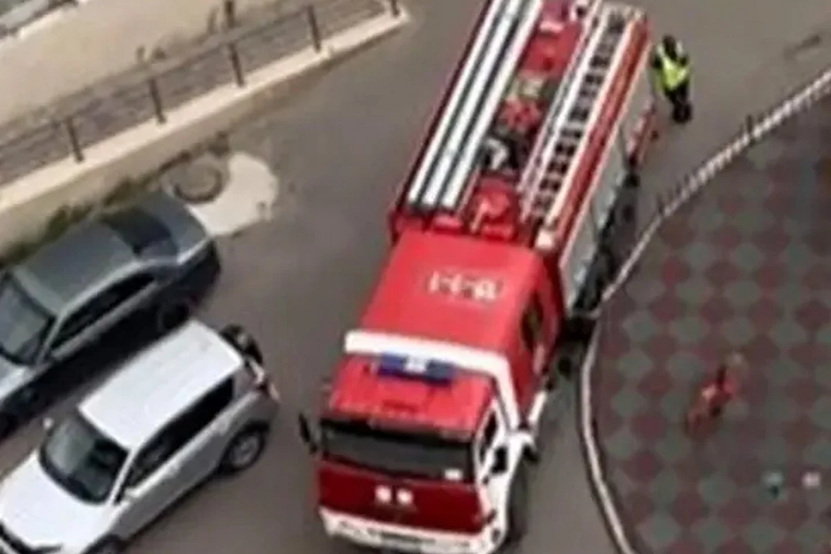 Мужчину поймали на спасательное полотно при падении с высоты в Талдыкоргане