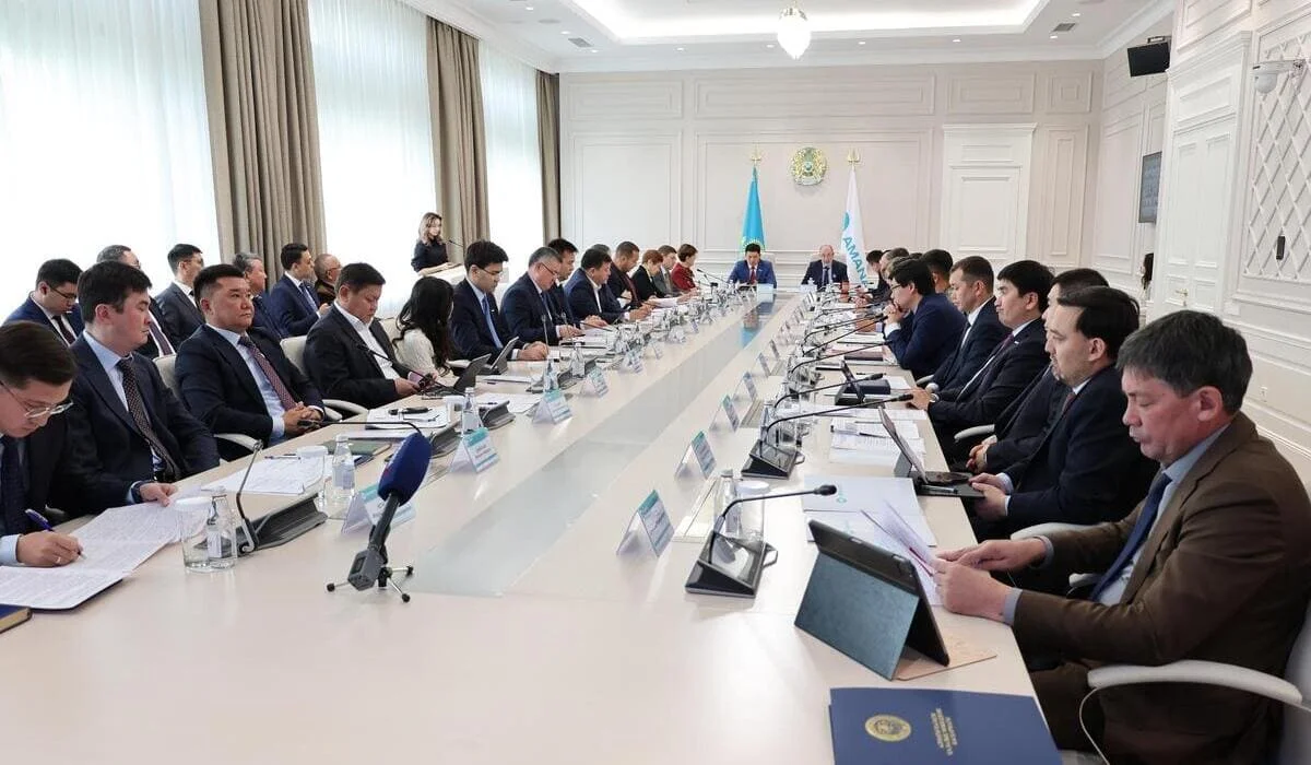 «Кто не работает – отзываем мандат»: «AMANAT» усиливает партийный контроль