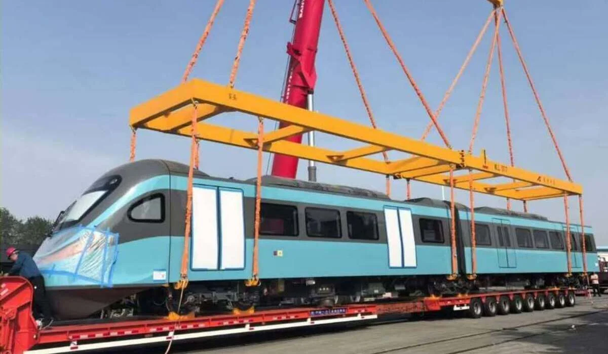 Еще два состава LRT доставили в Астану
