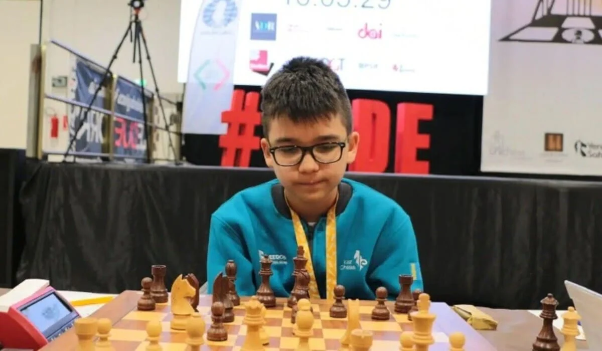 13-летний казахстанец стал двукратным чемпионом мира по шахматам