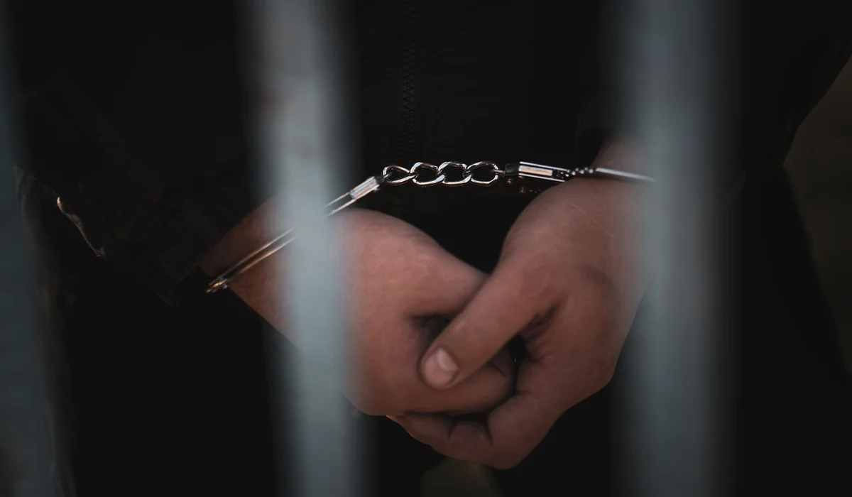 Двух полицейских задержали в Туркестанской области