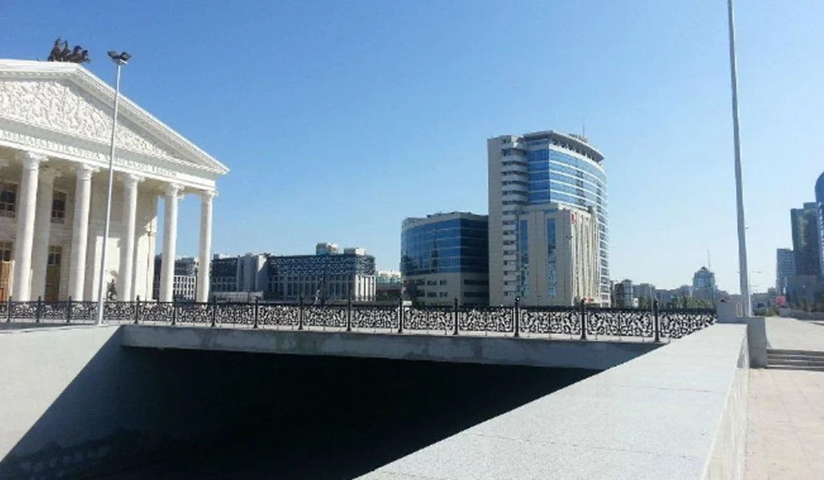 Реконструкция пешеходного моста у «Астана Опера» завершится до конца года