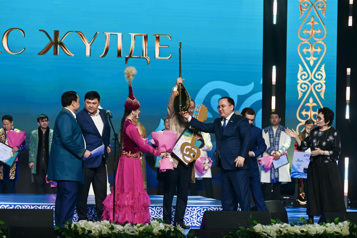 Партия «AMANAT» провела республиканский айтыс накануне Дня Республики