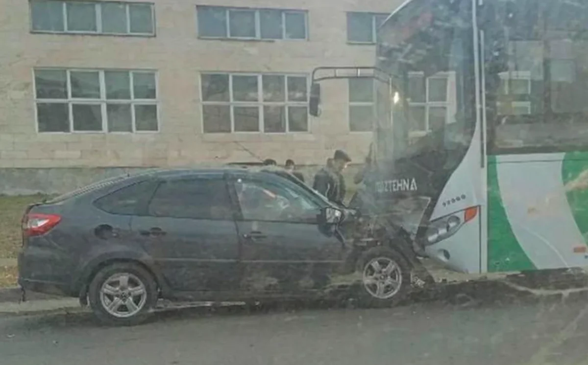 «Удар был сильным»: легковушка протаранила автобус в Петропавловске