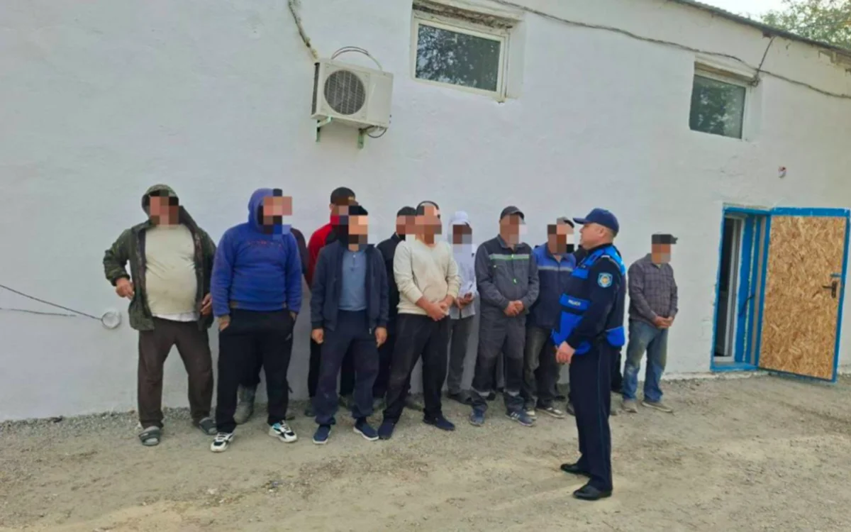 Работали тайно: 14 мигрантов поймали на стройке вокзала в Кызылординской области