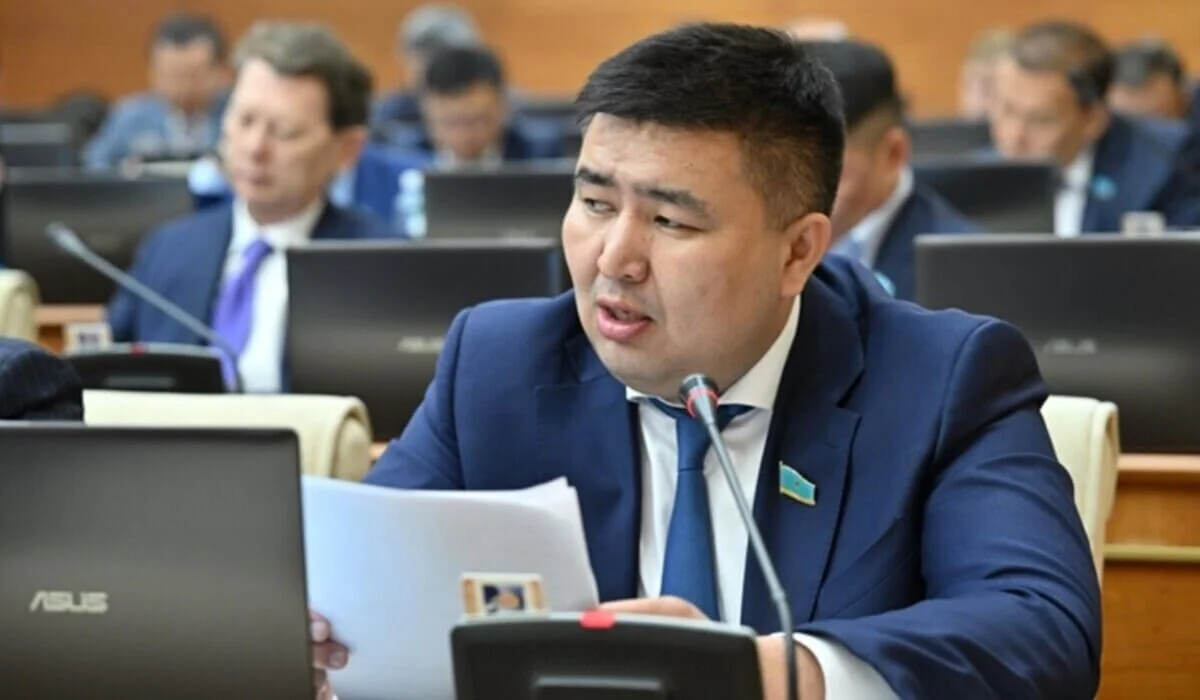 Фракция «AMANAT» призвала усилить контроль над госдолгом и расходами бюджета