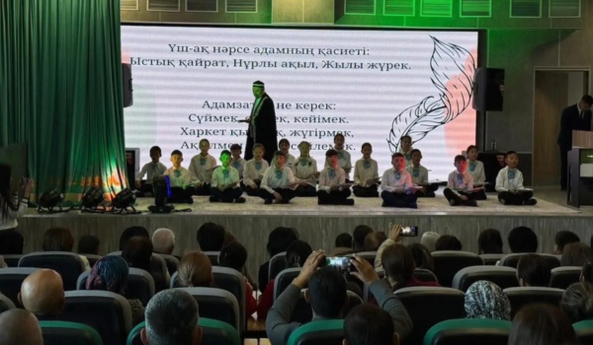 В области Абай в новой школе «Келешек мектеп» прошел день открытых дверей в необычном формате