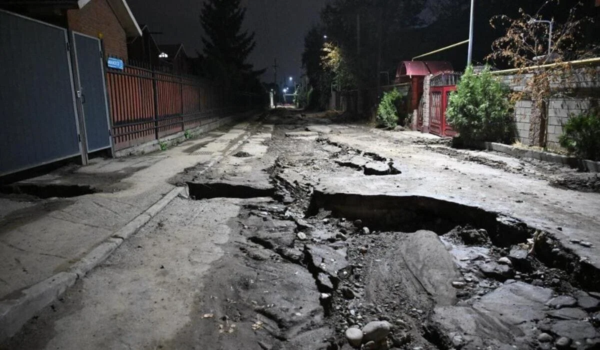 Стало известно, кого наказали власти Алматы за провалы на дорогах