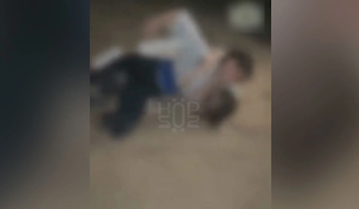 Школьницы жестоко избивали друг друга на глазах у ребенка в Мангистау (ВИДЕО)