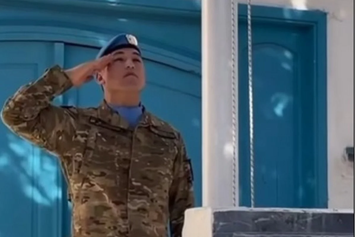 Миротворец из Казахстана получил почетное право поднять флаг ООН на Голанских высотах