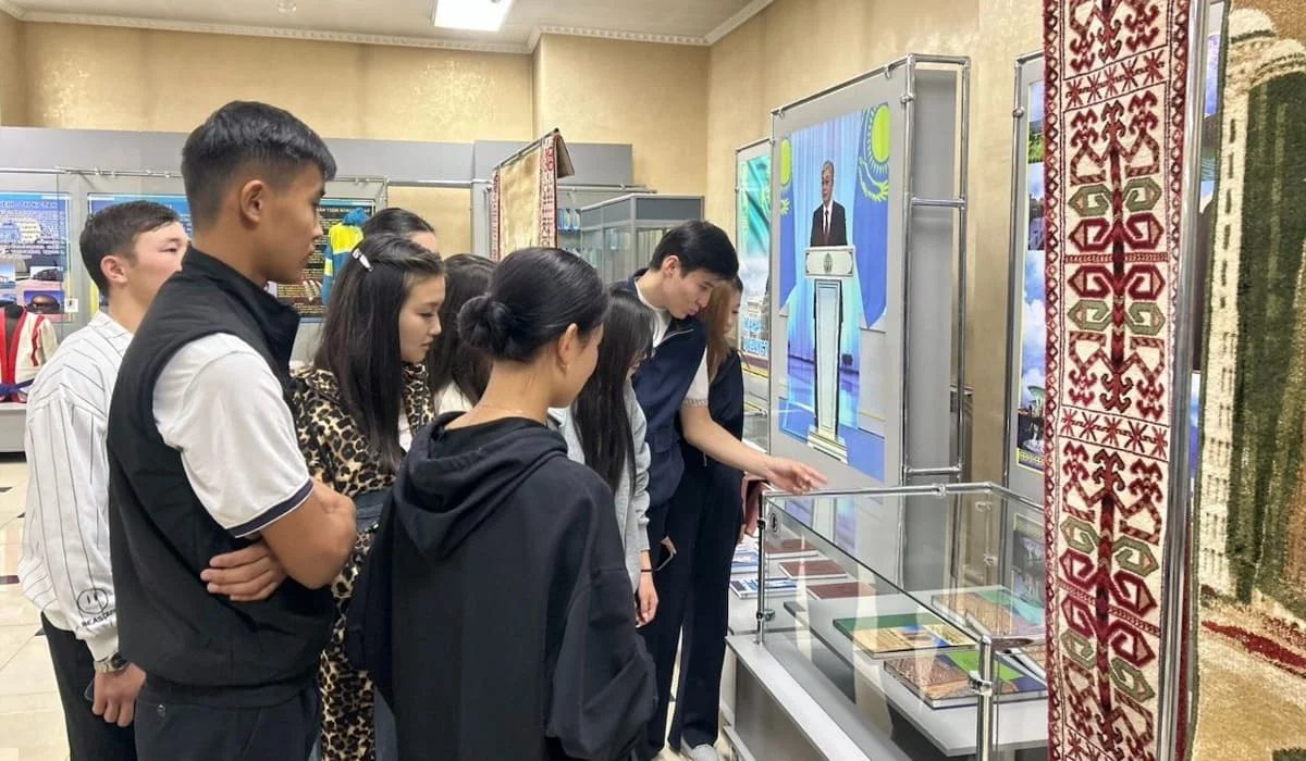 День Республики: «Жастар Рухы» организовал масштабную патриотическую акцию для молодежи