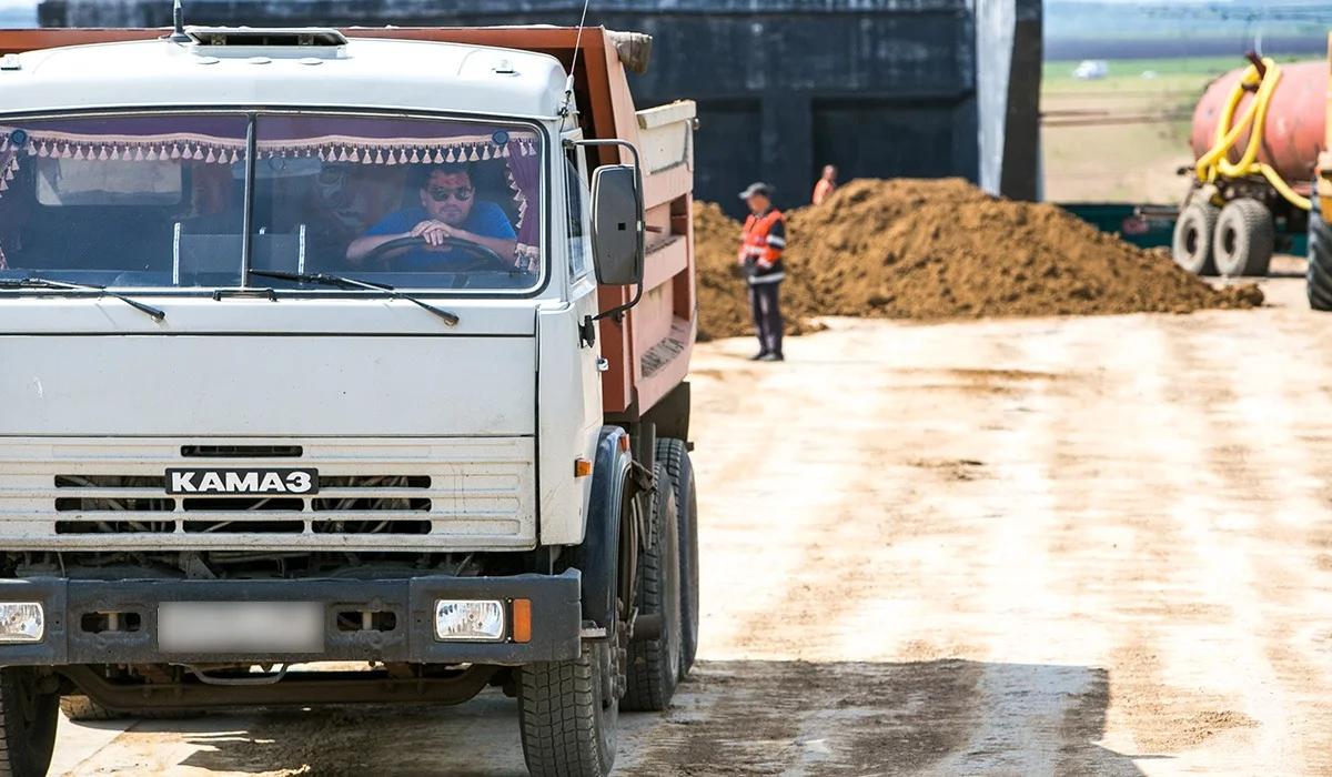 «13 тонн на бумаге, 10 – в реальности»: депутат «AMANAT» требует пересмотра лимитов на дорогах