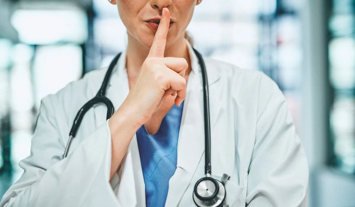 После сдачи анализов женщину пытались обмануть мошенники в Экибастузе (ВИДЕО)