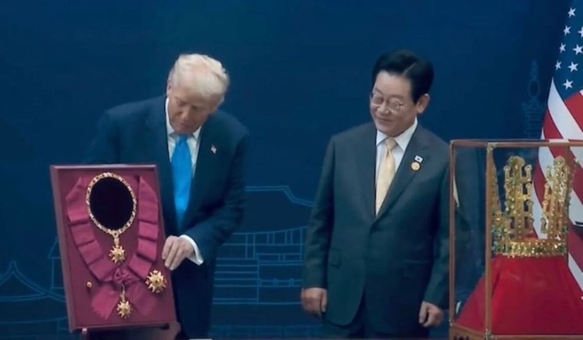 Золотую корону подарил Трампу президент Южной Кореи (ВИДЕО)