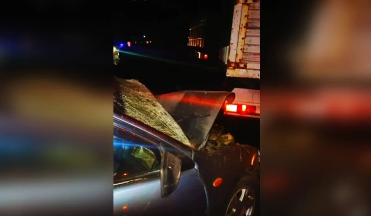 Легковушка врезалась в прицеп КамАЗа: страшное ДТП произошло в Павлодарской области