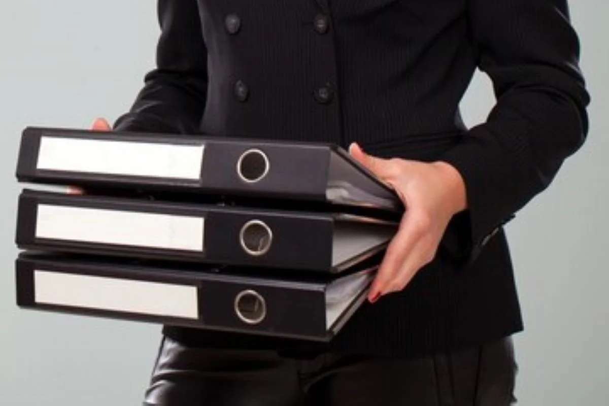 Мать выбросила детей из окна в Павлодаре: дело поступило в суд