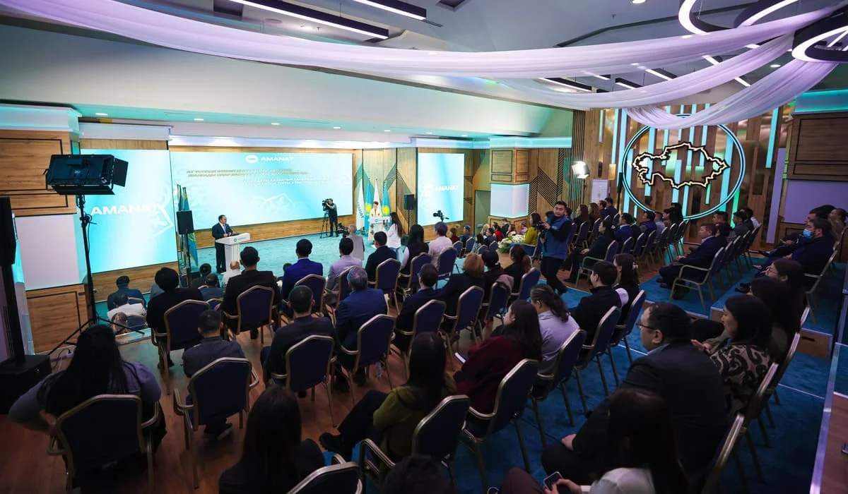 В «AMANAT» отметили подвиг супругов, соединивших Казахстан и Китай конным маршрутом