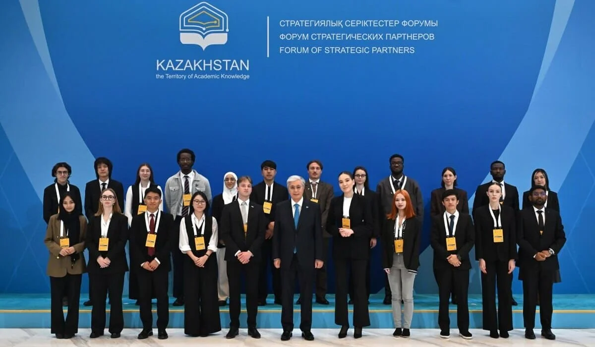 Президент пообщался с иностранными студентами, обучающимися в Казахстане (ФОТО)