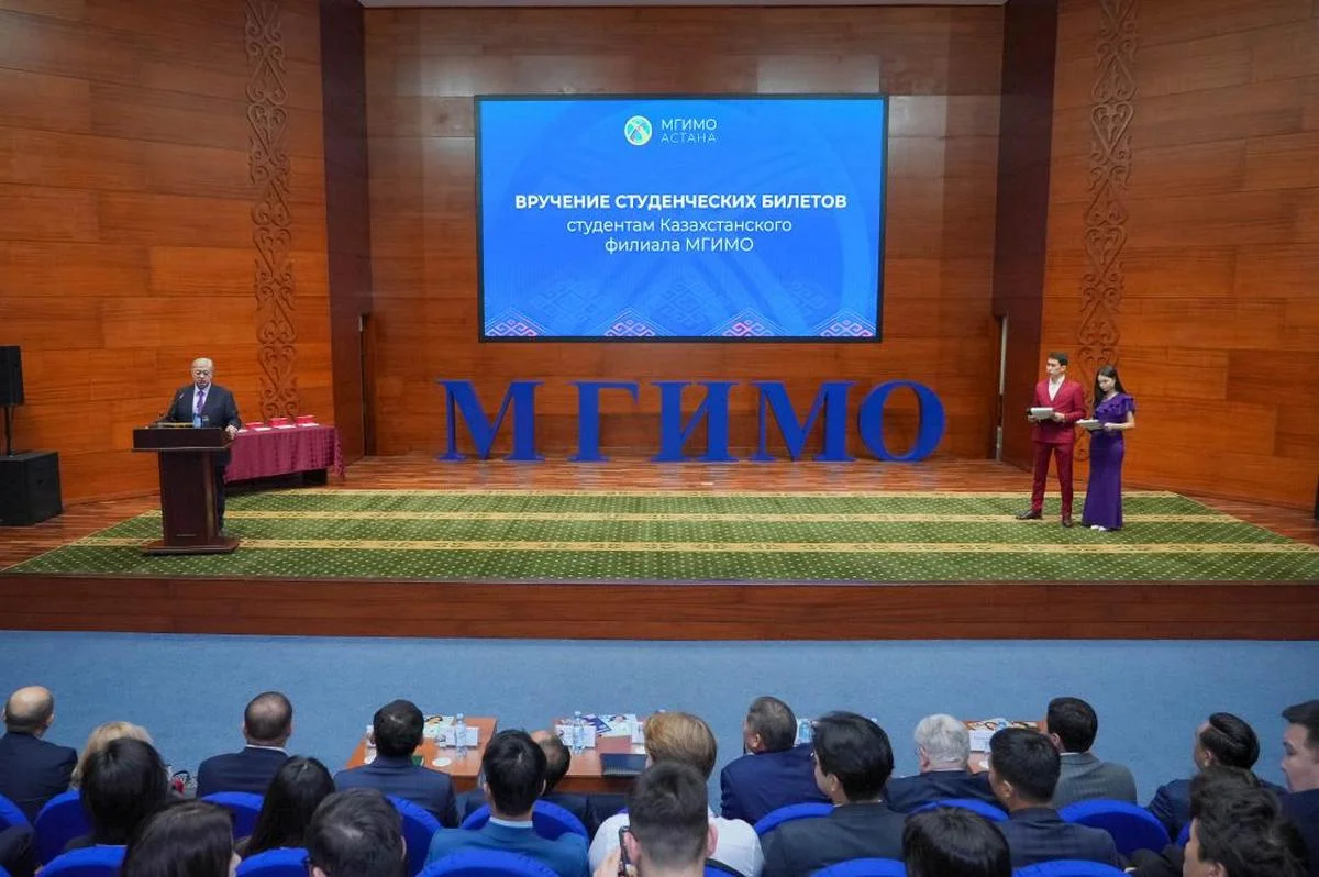 Министр науки и посол РФ вручили первые студенческие билеты филиала МГИМО в Казахстане