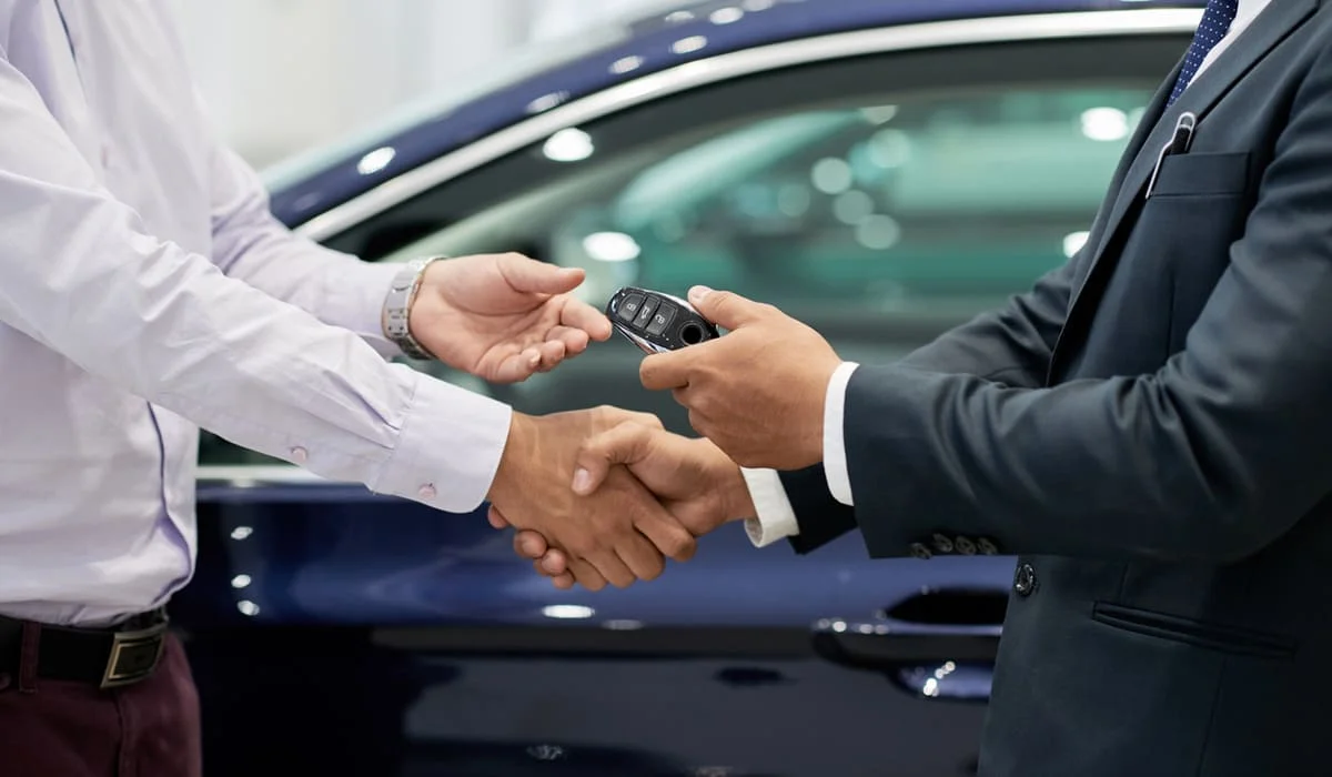 «Отдал бывшему мужу»: покупателю пришлось доплатить за авто в Астане