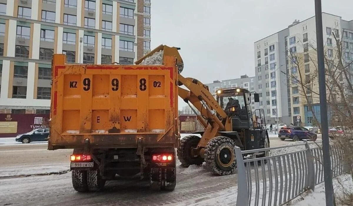 Больше 270 грузовиков снега вывезли из Астаны за три дня