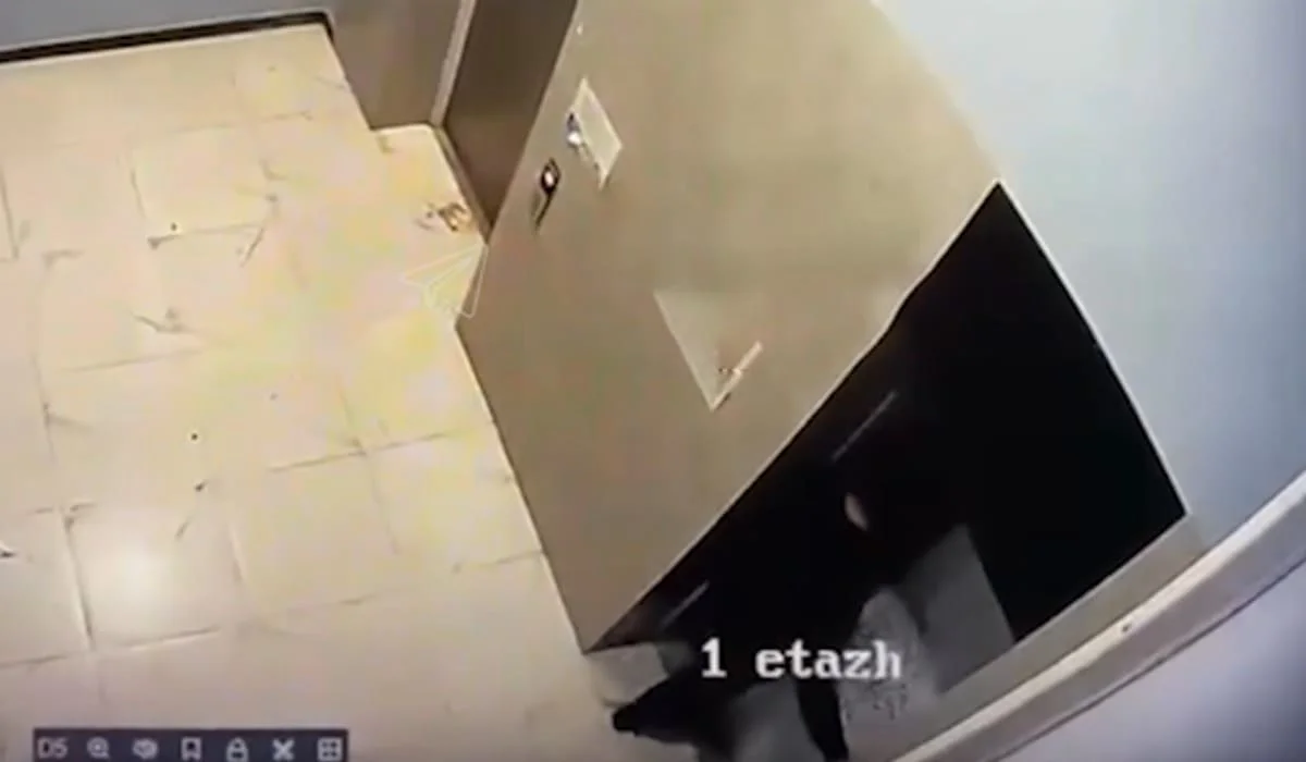 Ударил ногой: мужчина провалился в шахту лифта в столичном ЖК (ВИДЕО)