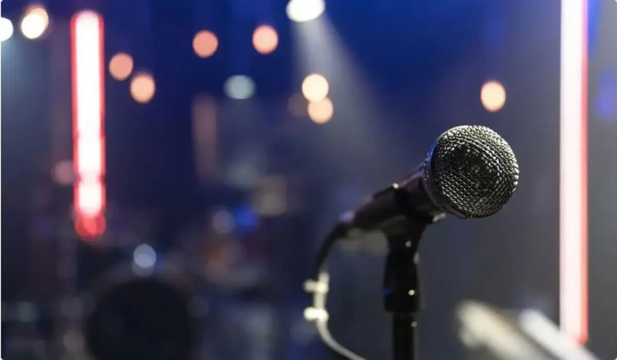 Петь под фонограмму на концертах с более чем 200 зрителями запретят в Казахстане