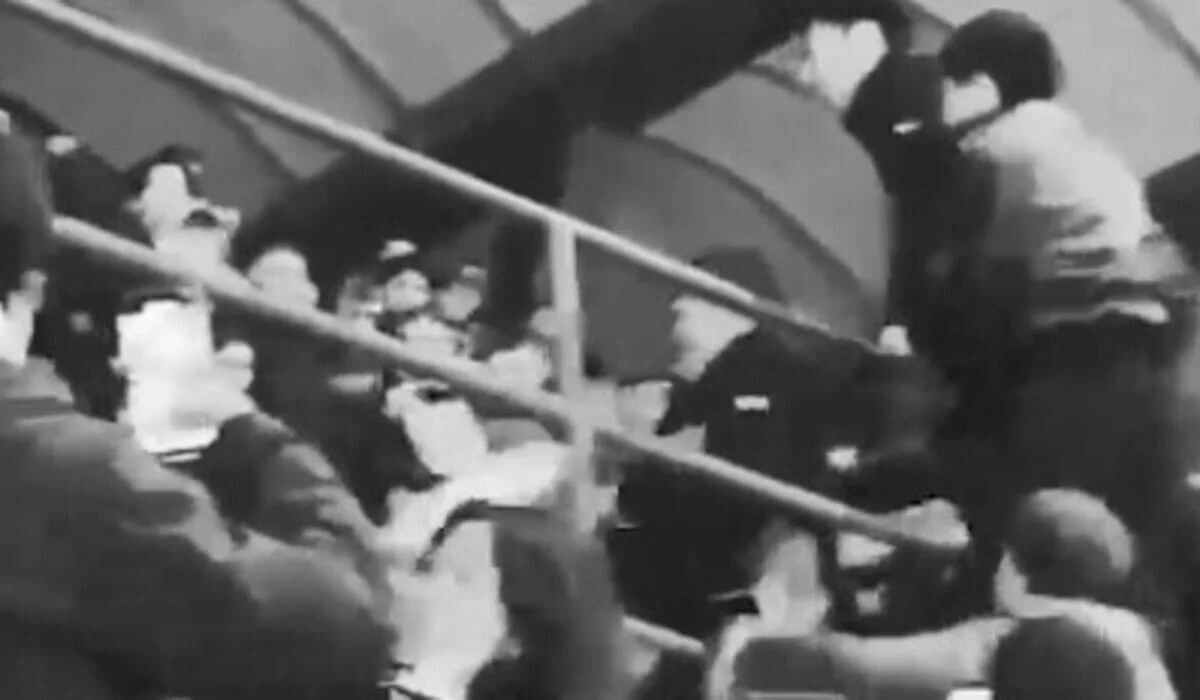 Фанаты «Кайрата» и «Интера» устроили драку на трибунах в Милане (ВИДЕО)