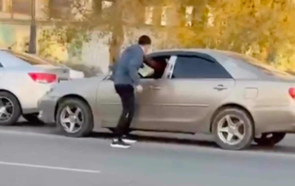 Водители устроили бой на проезжей части в Актау (ВИДЕО)