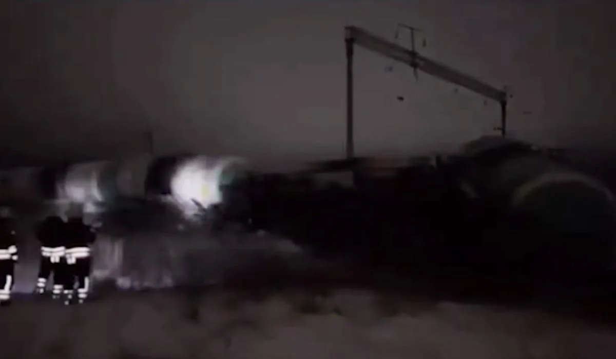 Инцидент в Макинске: цистерны с растительным маслом сошли с путей (ВИДЕО)